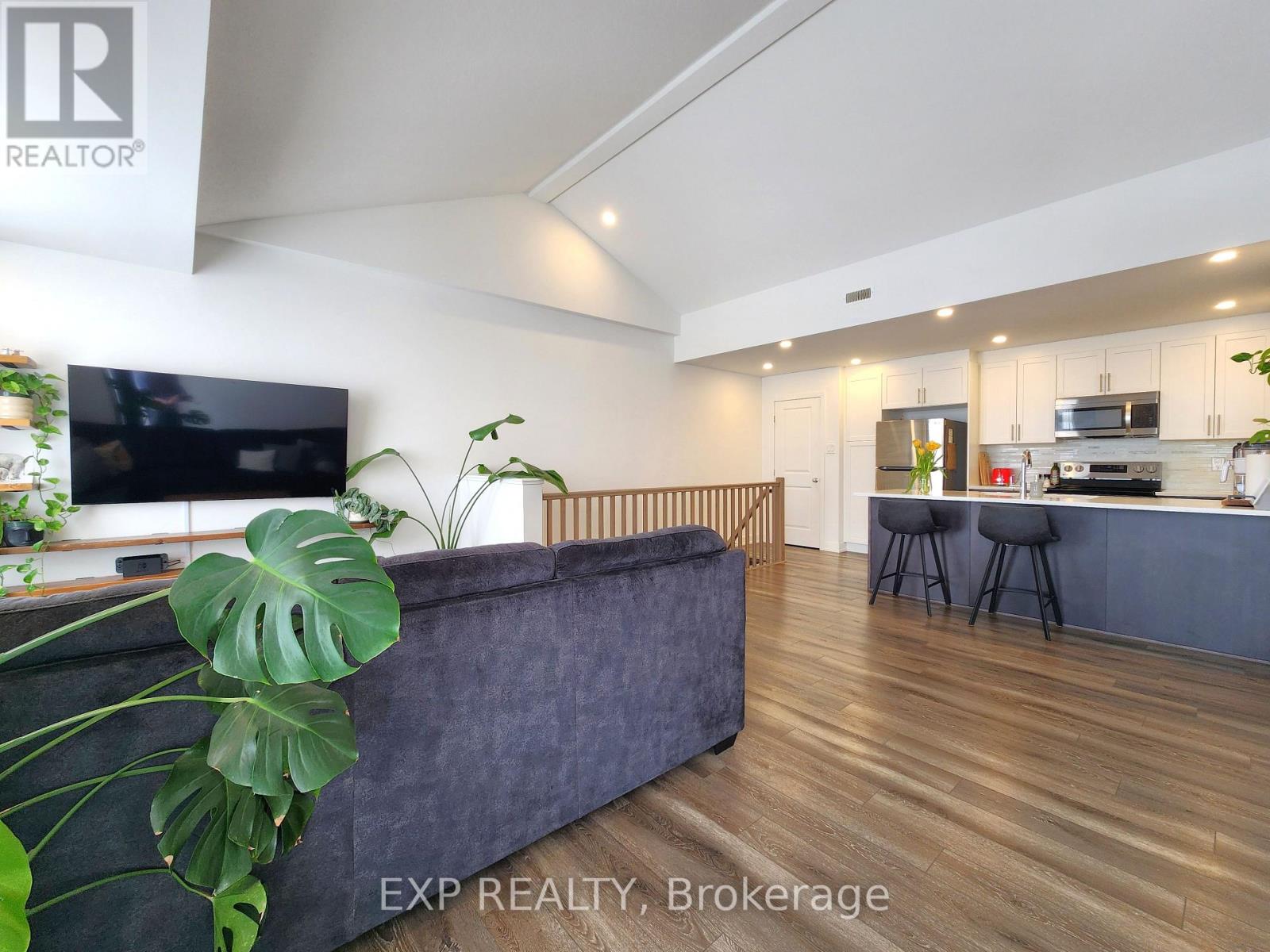 I - 380 Rolling Meadows Crescent, Ottawa, Ontario  K1W 0A7 - Photo 7 - X12856076