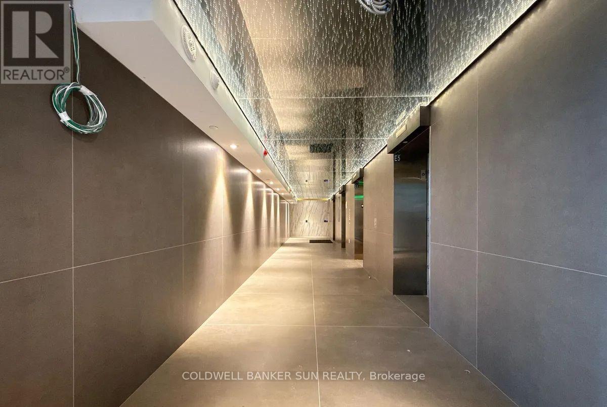 1812 - 448 Burnhamthorpe Road W, Mississauga (City Centre), Ontario  L5B 0R4 - Photo 3 - W12876886