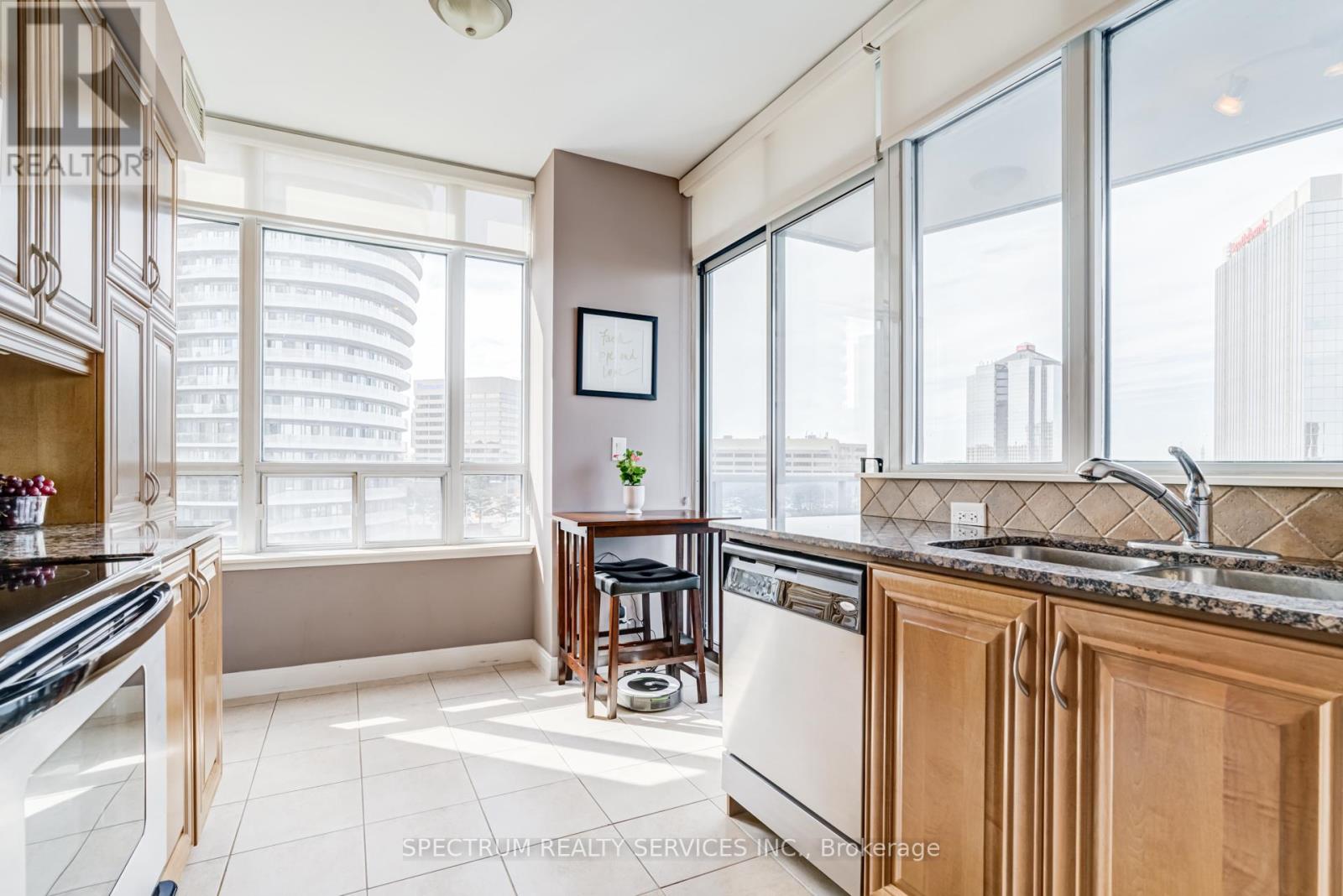 709 - 80 Absolute Avenue, Mississauga (City Centre), Ontario  L4G 7Z3 - Photo 18 - W12876904