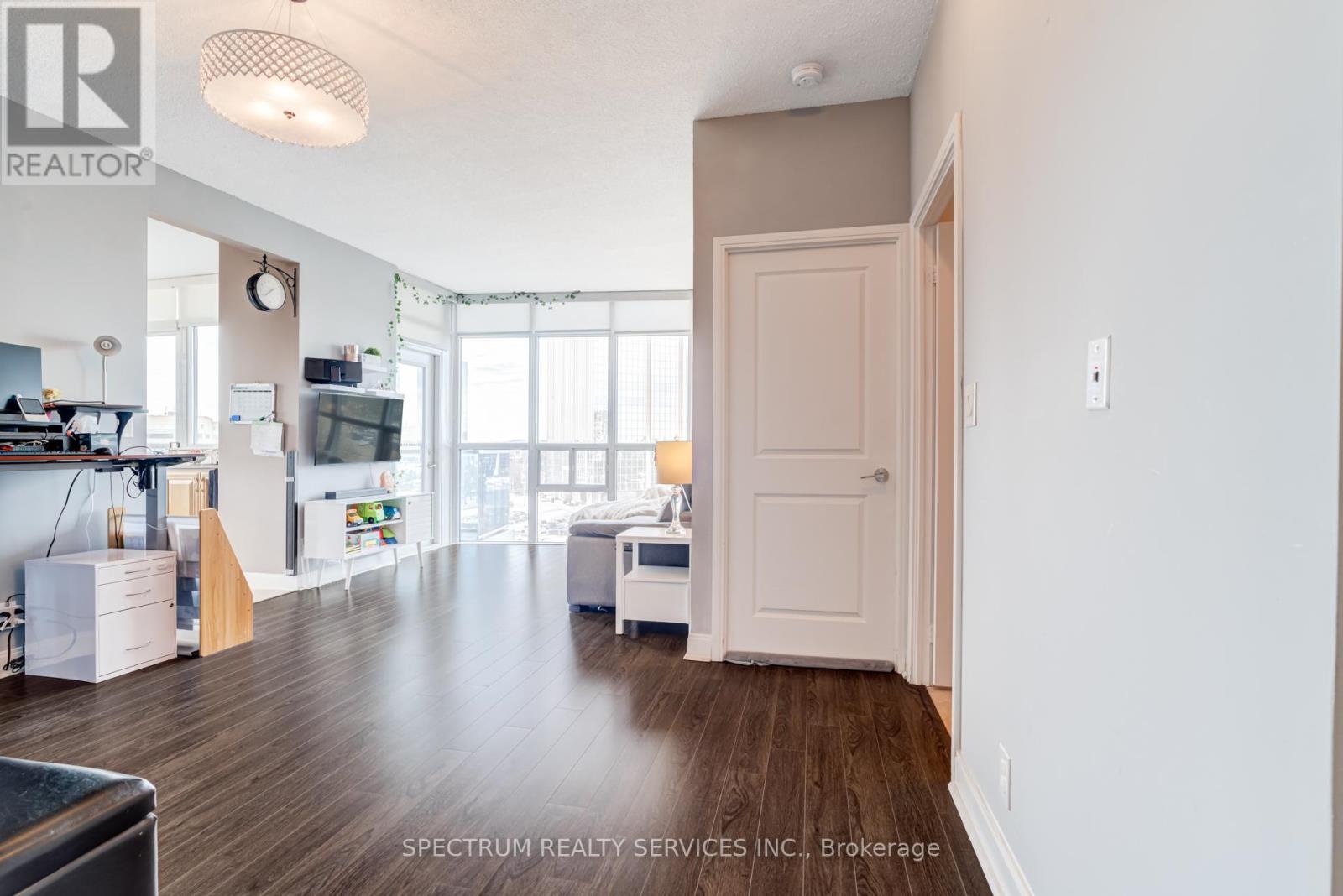 709 - 80 Absolute Avenue, Mississauga (City Centre), Ontario  L4G 7Z3 - Photo 7 - W12876904