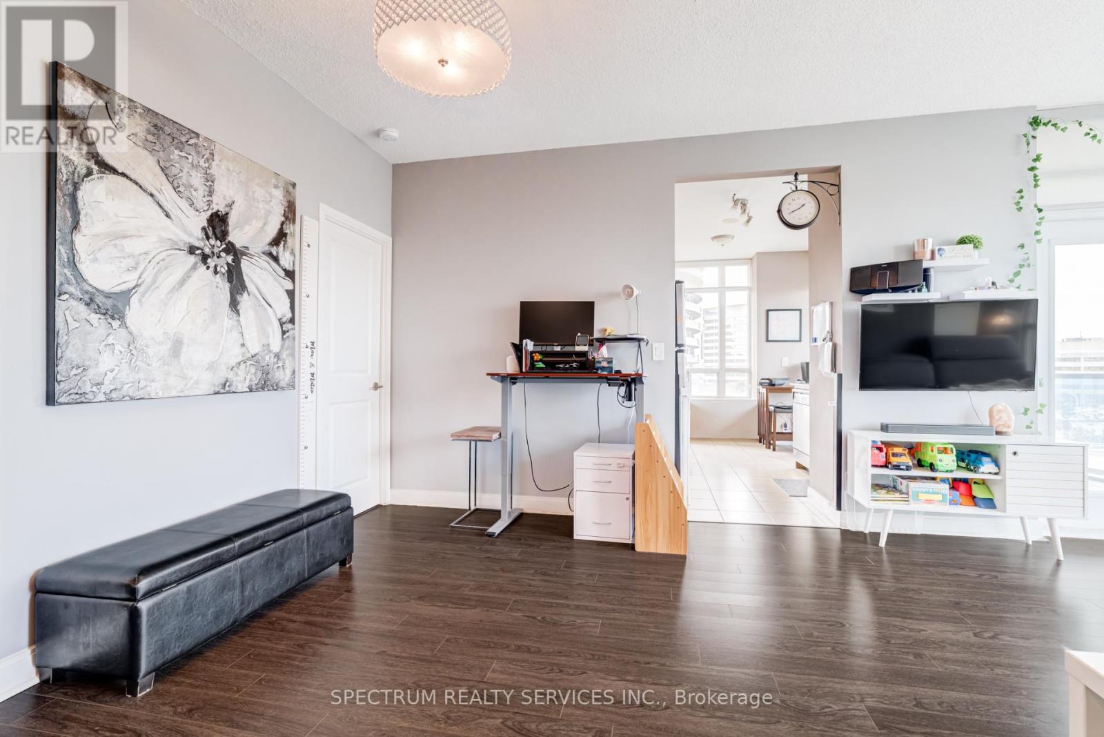 709 - 80 Absolute Avenue, Mississauga (City Centre), Ontario  L4G 7Z3 - Photo 9 - W12876904