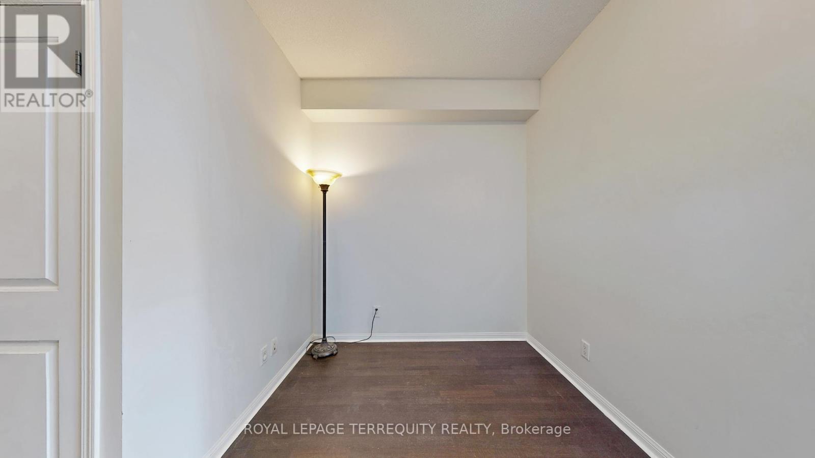 1502 - 15 Windermere Avenue, Toronto, Ontario  M6S 5A2 - Photo 17 - W12876956