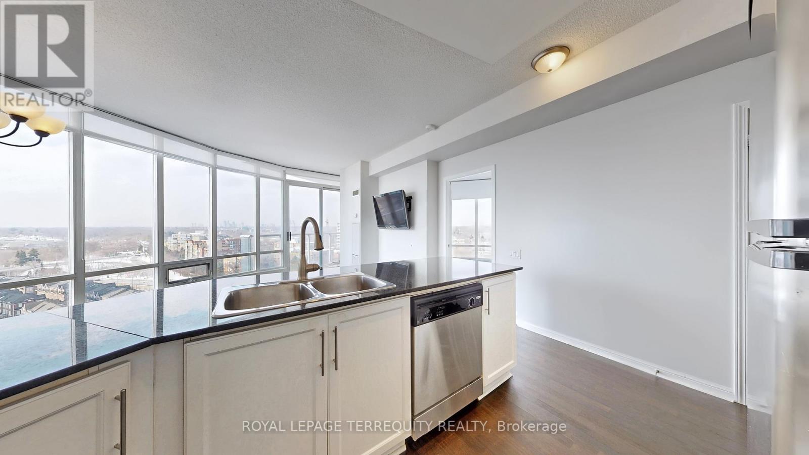 1502 - 15 Windermere Avenue, Toronto, Ontario  M6S 5A2 - Photo 3 - W12876956