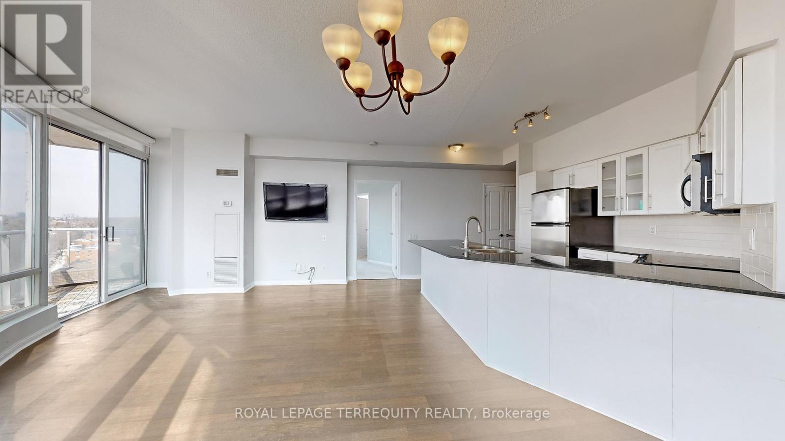 1502 - 15 Windermere Avenue, Toronto, Ontario  M6S 5A2 - Photo 5 - W12876956