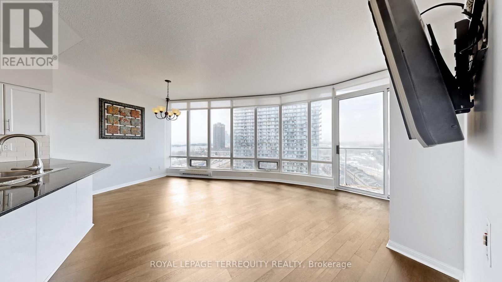 1502 - 15 Windermere Avenue, Toronto, Ontario  M6S 5A2 - Photo 7 - W12876956