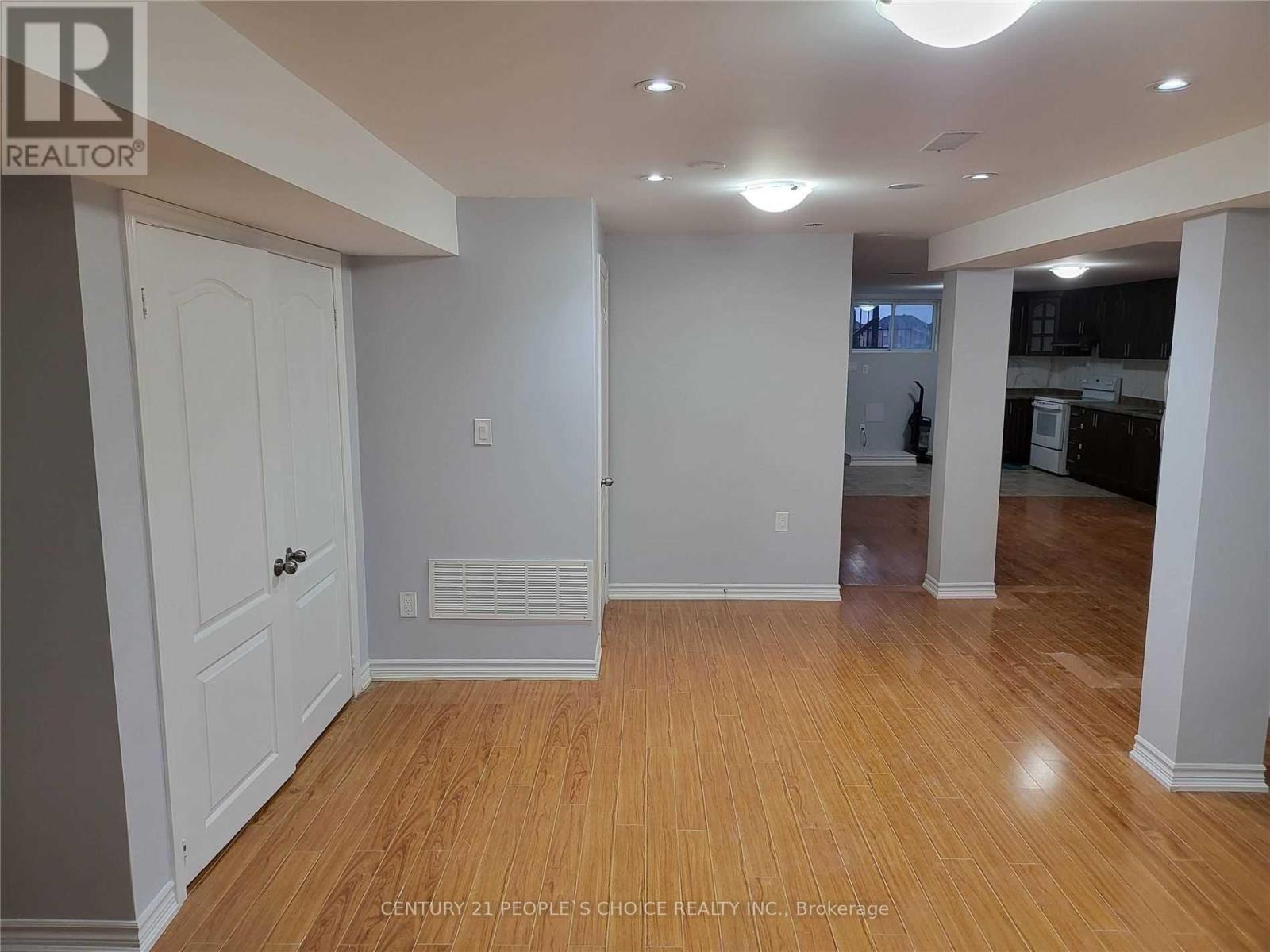 19 Freedom Oaks Trail, Brampton, Ontario  L6P 3L1 - Photo 9 - W12877102