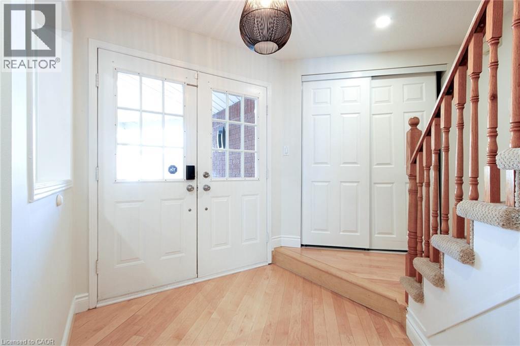 3845 Cedar Hedge Rise, Mississauga, Ontario  L5N 6X2 - Photo 4 - 40811633