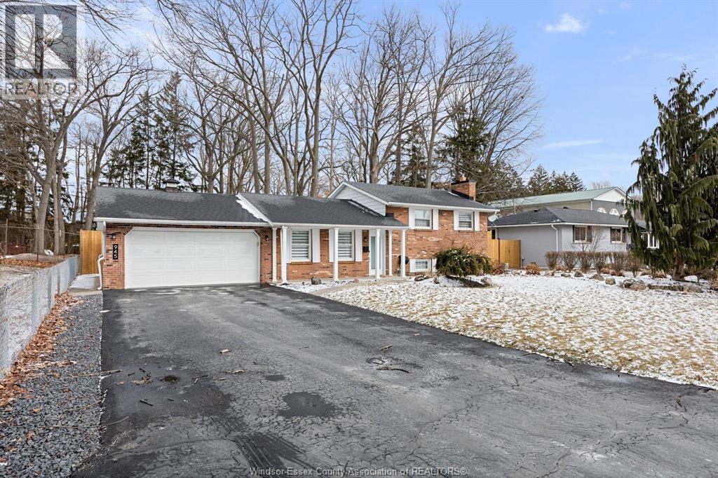 945 Laurier, Lasalle, Ontario  N9J 1M9 - Photo 2 - 26003957