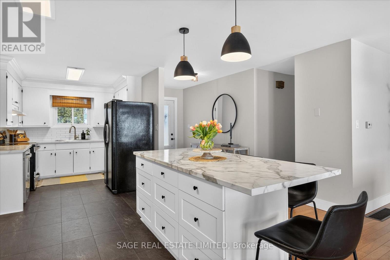 196 Minns Avenue, Kawartha Lakes (Bobcaygeon), Ontario  K0M 1A0 - Photo 7 - X12876854