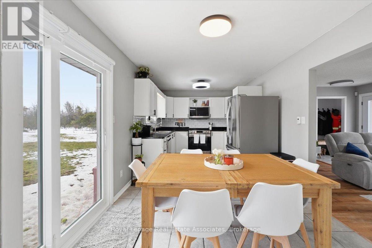 649 Bigford Road, Quinte West (Murray Ward), Ontario  K0K 1H0 - Photo 9 - X12876866