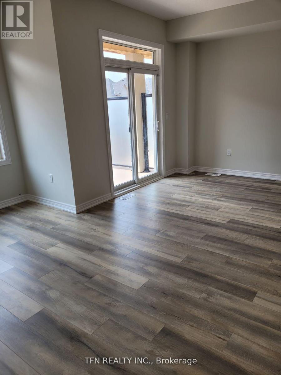 33 - 40 Zinfandel Drive, Hamilton (Fruitland), Ontario  L8K 0L1 - Photo 6 - X12876994