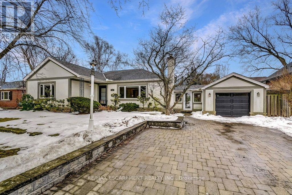 34 OAKLEY COURT, hamilton (ancaster), Ontario