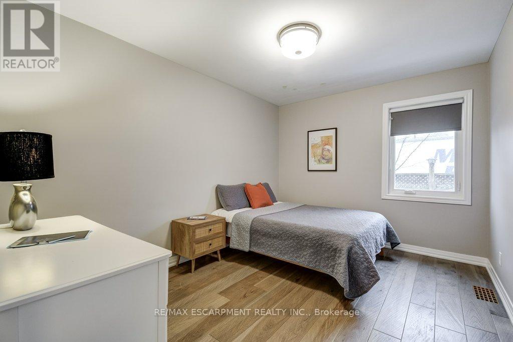 34 Oakley Court, Hamilton (Ancaster), Ontario  L9G 1T5 - Photo 17 - X12877036