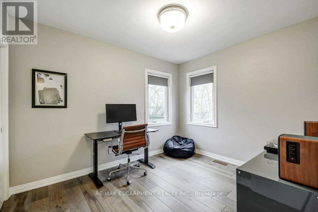 34 Oakley Court, Hamilton (Ancaster), Ontario  L9G 1T5 - Photo 19 - X12877036