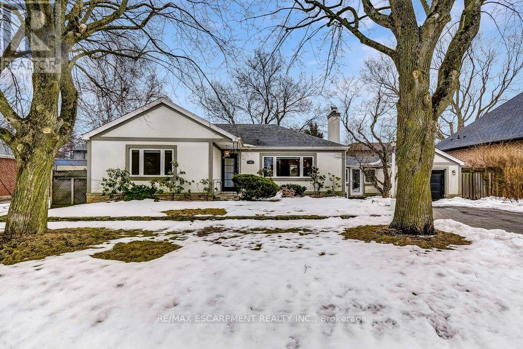 34 Oakley Court, Hamilton (Ancaster), Ontario  L9G 1T5 - Photo 2 - X12877036