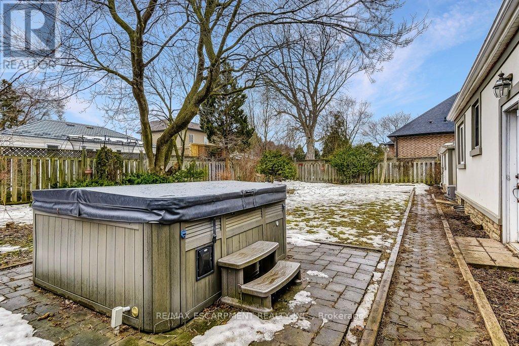 34 Oakley Court, Hamilton (Ancaster), Ontario  L9G 1T5 - Photo 23 - X12877036