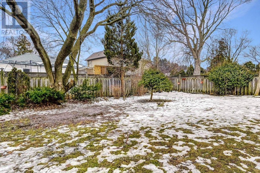 34 Oakley Court, Hamilton (Ancaster), Ontario  L9G 1T5 - Photo 24 - X12877036