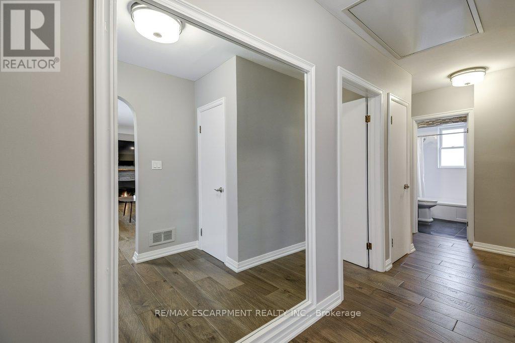 34 Oakley Court, Hamilton (Ancaster), Ontario  L9G 1T5 - Photo 4 - X12877036