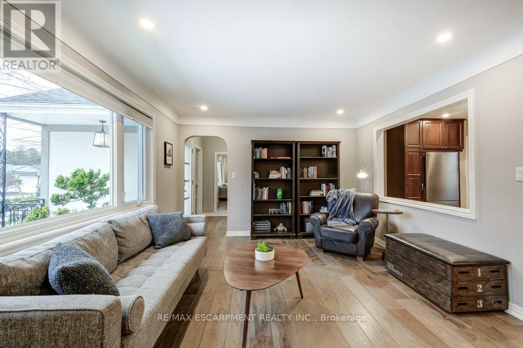 34 Oakley Court, Hamilton (Ancaster), Ontario  L9G 1T5 - Photo 8 - X12877036