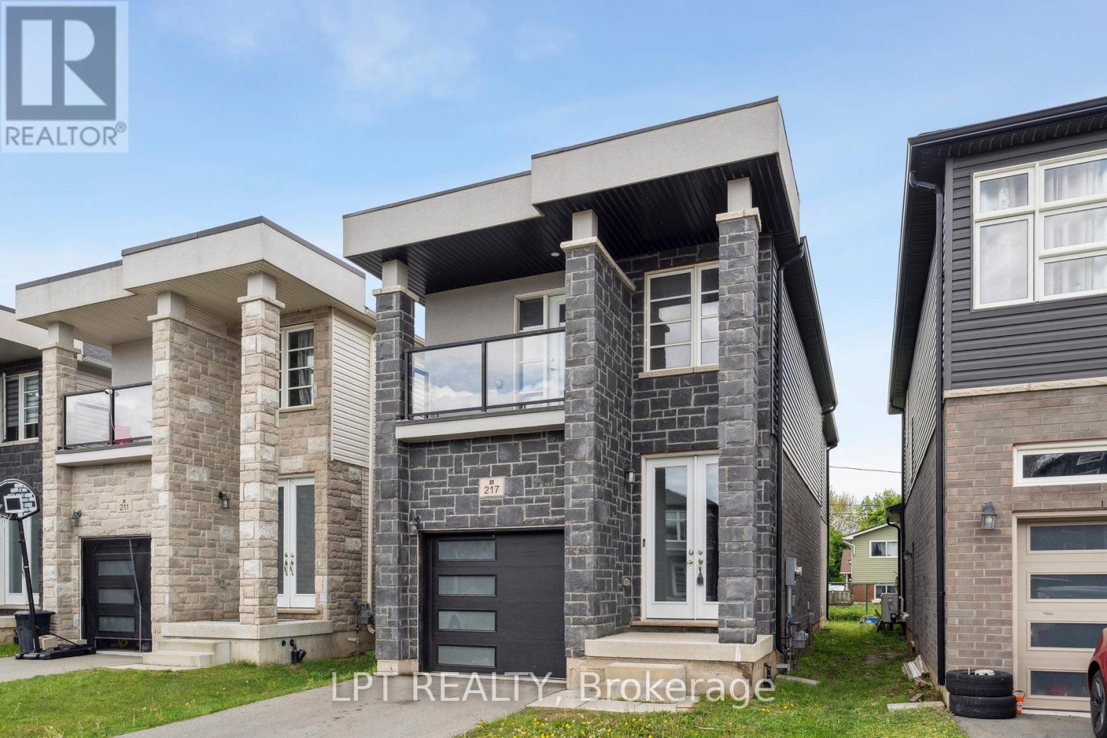 217 Louise Street, Welland (Lincoln/crowland), Ontario  L3B 1T2 - Photo 2 - X12877052