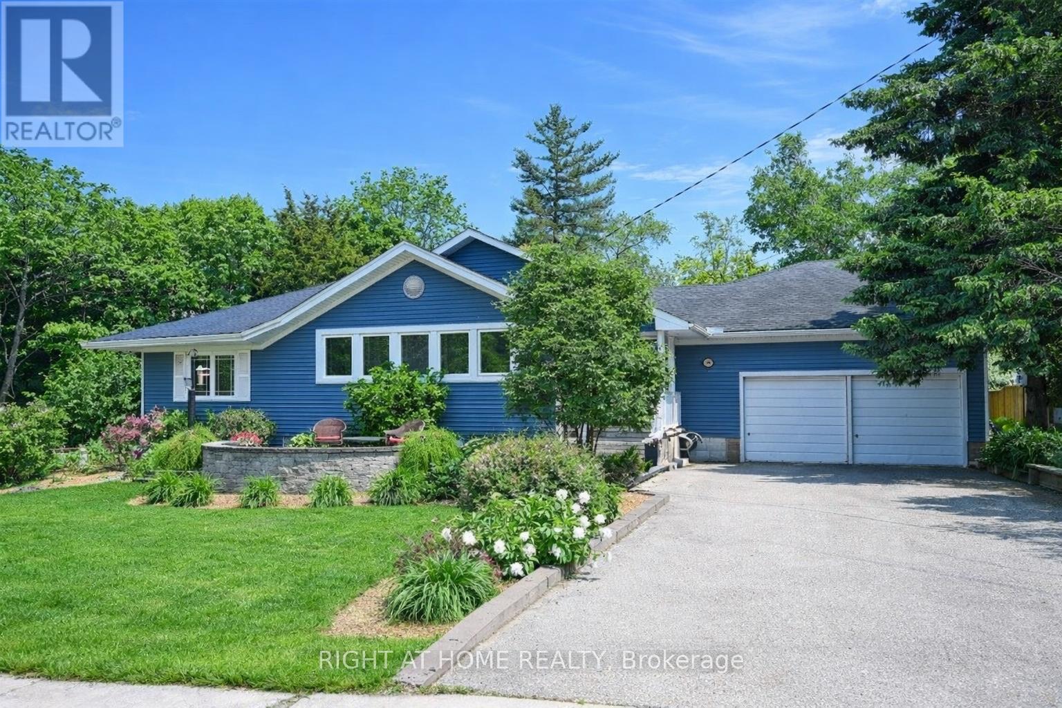 140 WELLINGTON STREET, hamilton (waterdown), Ontario