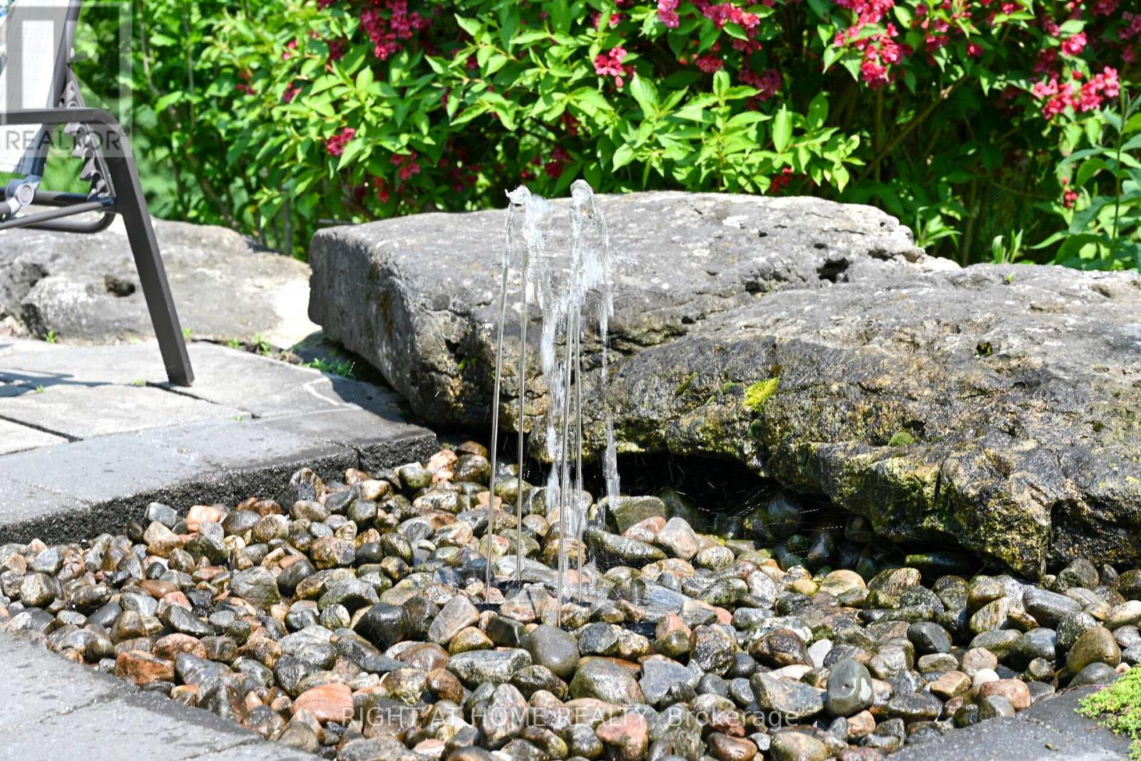 140 Wellington Street, Hamilton (Waterdown), Ontario  L0R 2H0 - Photo 39 - X12877100