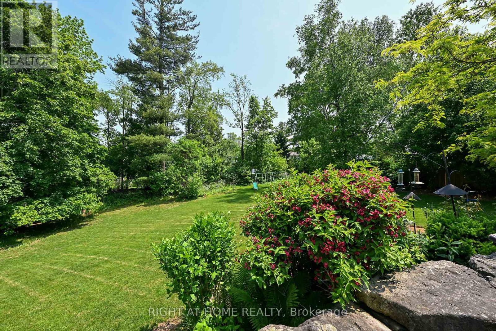 140 Wellington Street, Hamilton (Waterdown), Ontario  L0R 2H0 - Photo 44 - X12877100