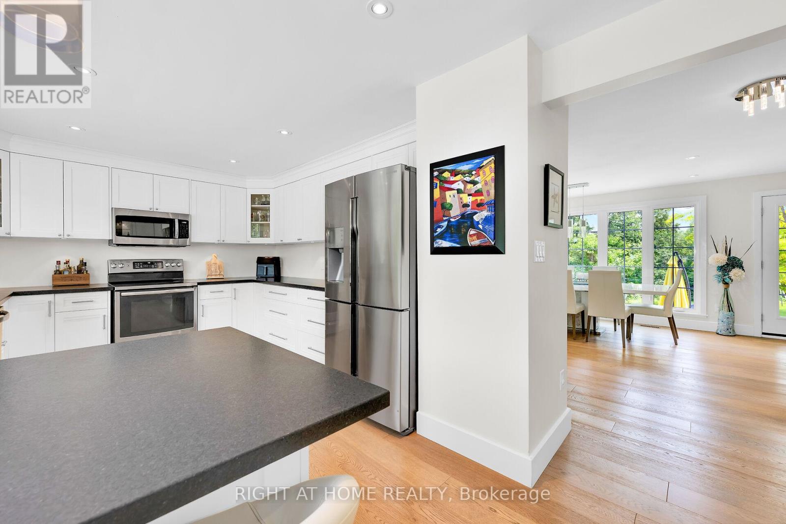 140 Wellington Street, Hamilton (Waterdown), Ontario  L0R 2H0 - Photo 6 - X12877100