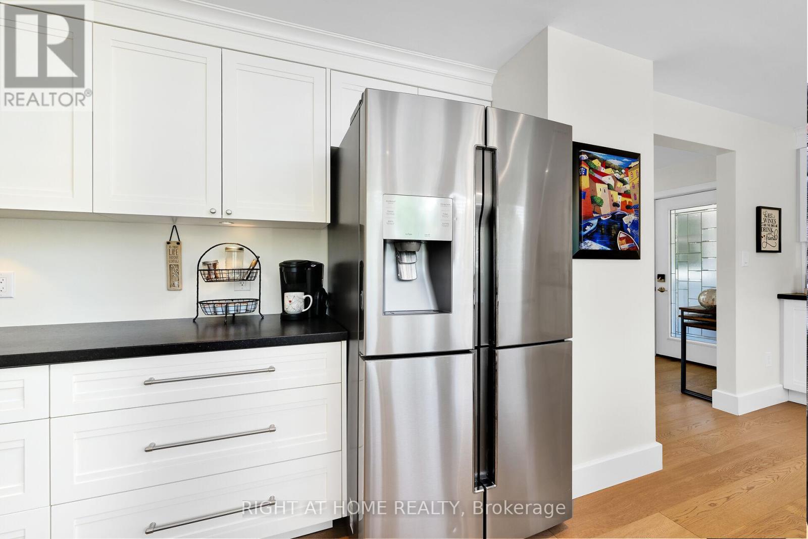 140 Wellington Street, Hamilton (Waterdown), Ontario  L0R 2H0 - Photo 9 - X12877100