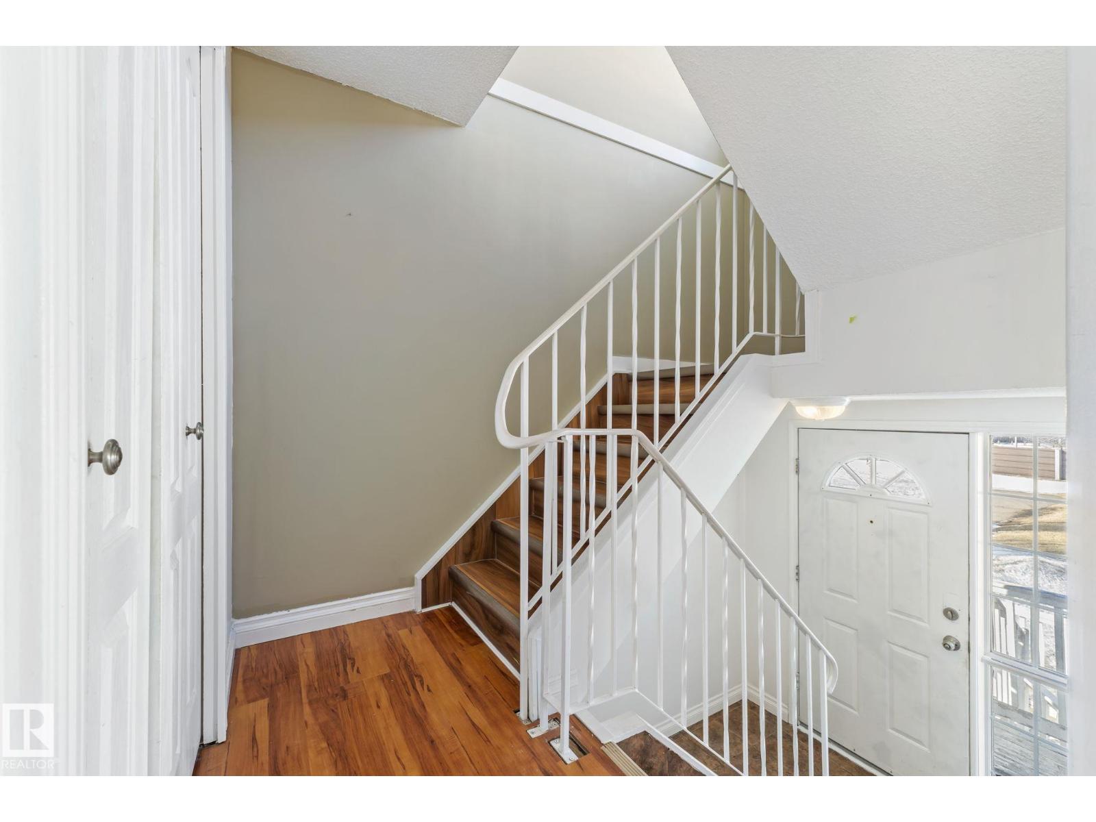 4927 19 Av Nw, Edmonton, Alberta  T6L 7C1 - Photo 3 - E4477126