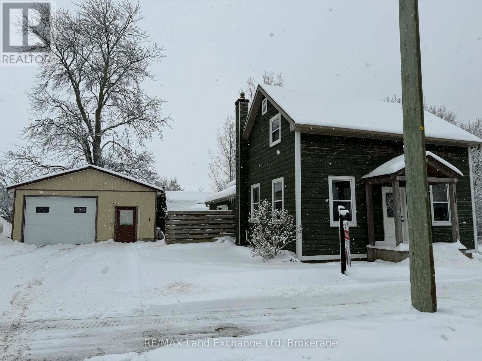 202 Union Street, North Huron, Ontario  N0M 1H0 - Photo 2 - X12861670