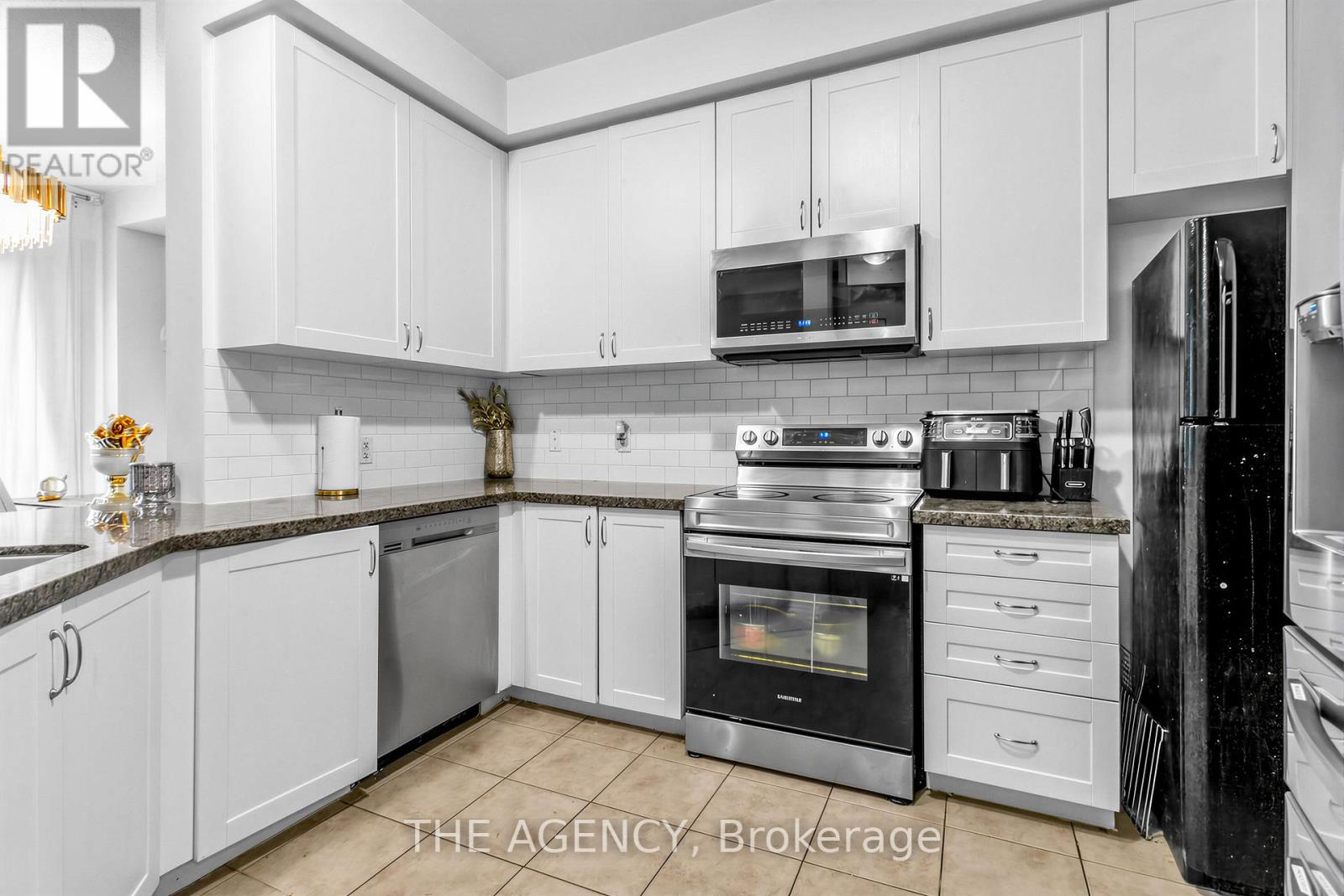 78 Honeyview Trail, Brampton, Ontario  L6P 4A4 - Photo 12 - W12857194