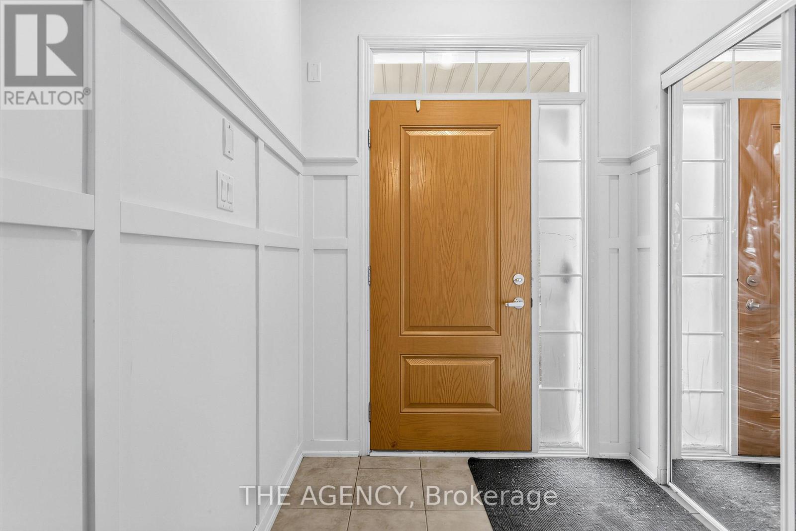 78 Honeyview Trail, Brampton, Ontario  L6P 4A4 - Photo 4 - W12857194