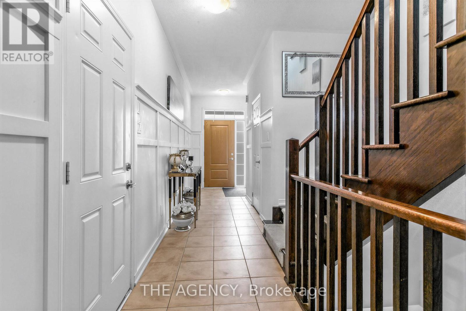 78 Honeyview Trail, Brampton, Ontario  L6P 4A4 - Photo 5 - W12857194