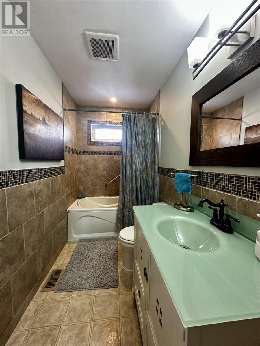 61 Axmith Ave, Elliot Lake, Ontario  P5A 1B5 - Photo 16 - SM260470