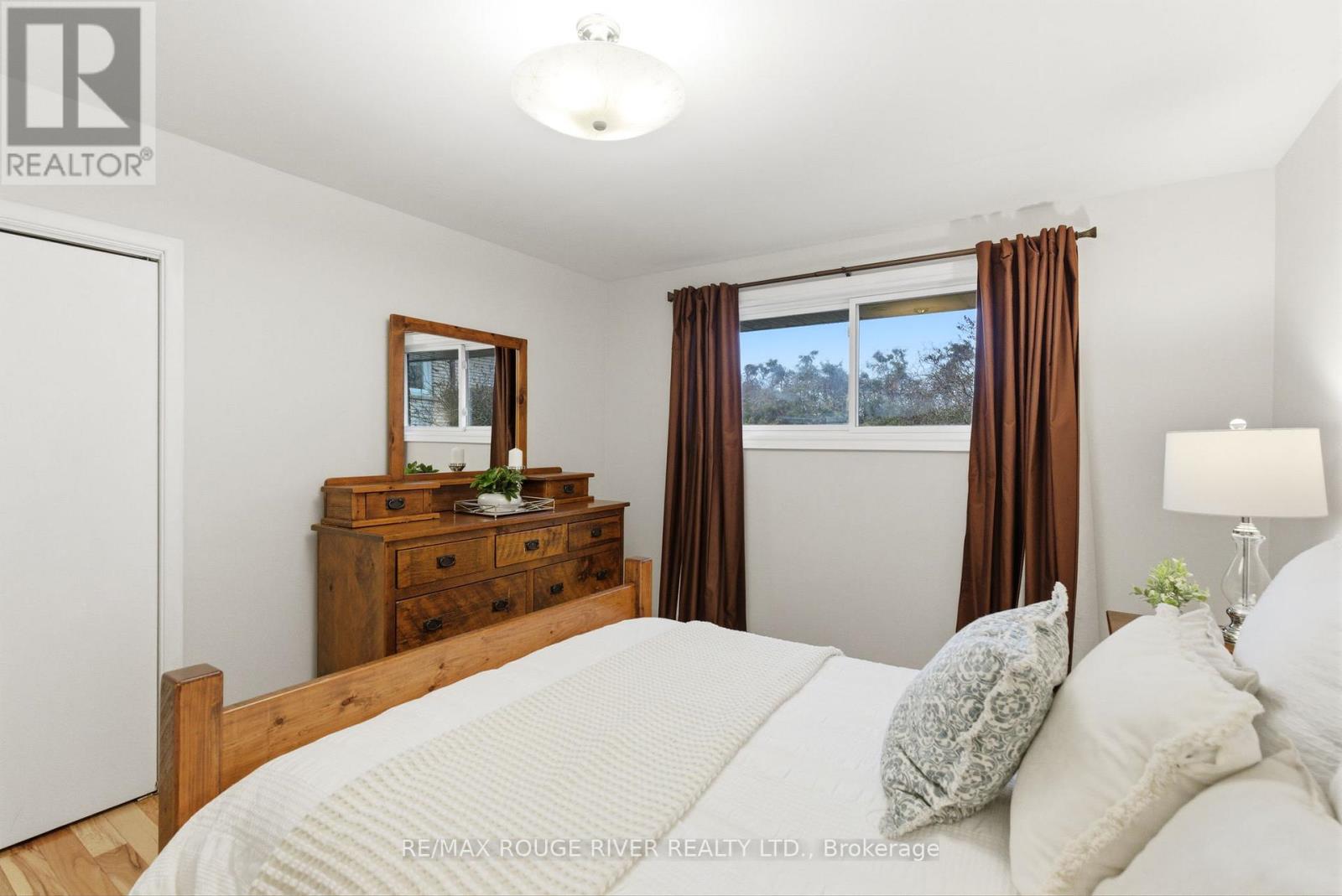 98 Applewood Crescent, Whitby, Ontario  L1N 2E7 - Photo 18 - E12877196