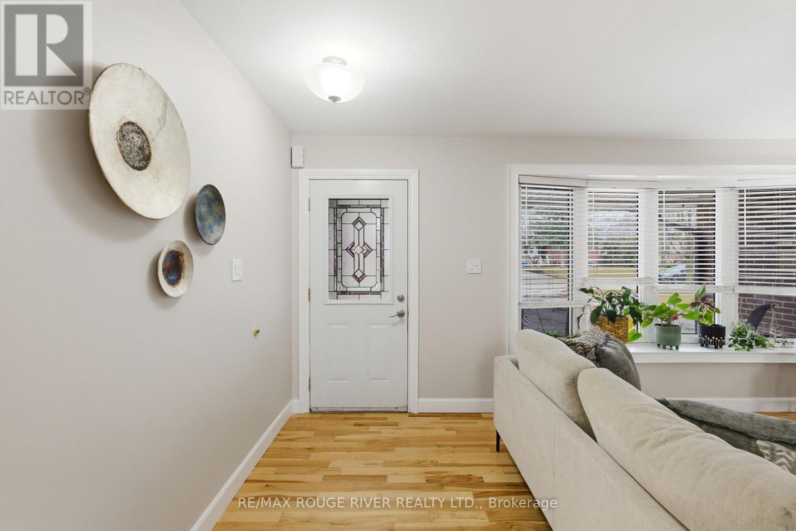 98 Applewood Crescent, Whitby, Ontario  L1N 2E7 - Photo 2 - E12877196