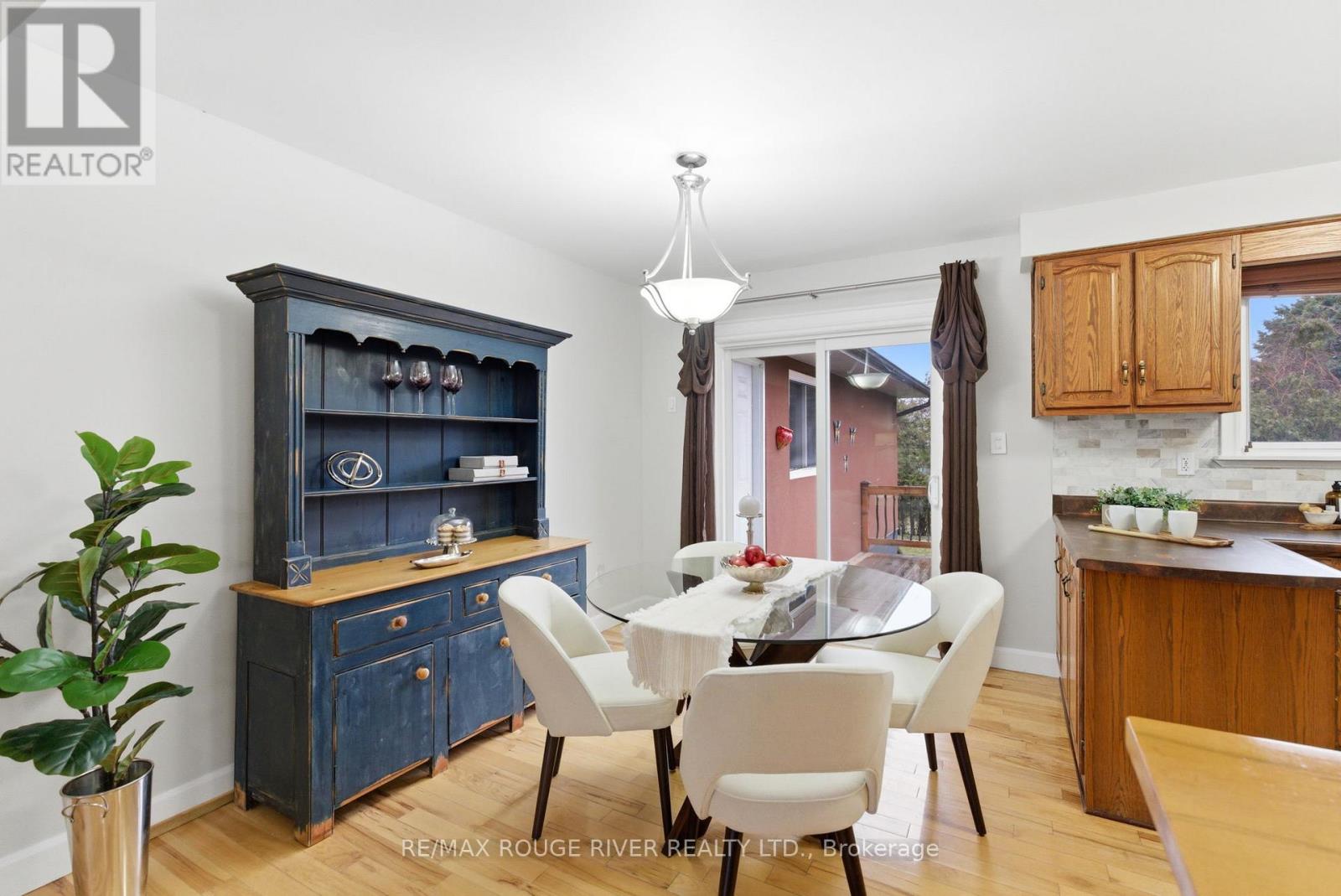 98 Applewood Crescent, Whitby, Ontario  L1N 2E7 - Photo 8 - E12877196