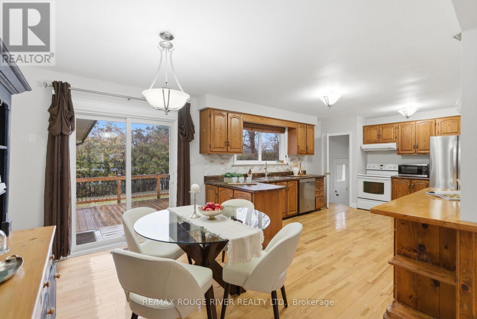 98 Applewood Crescent, Whitby, Ontario  L1N 2E7 - Photo 9 - E12877196