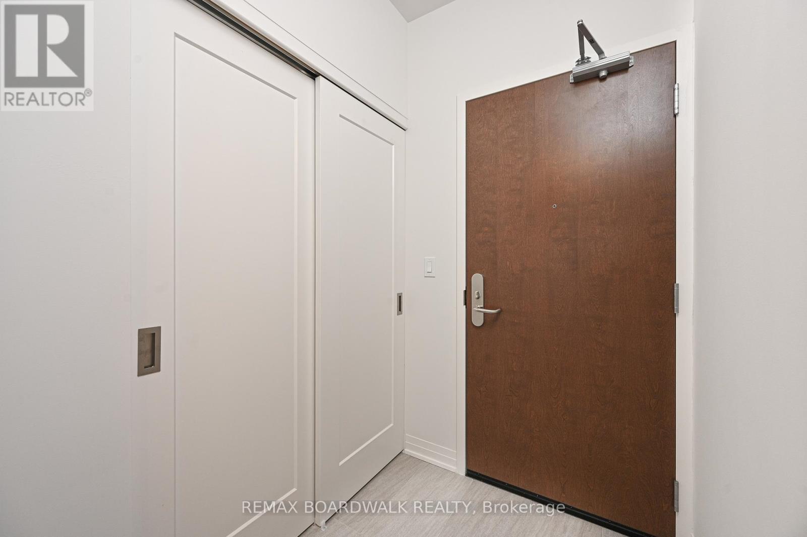 1803 - 805 Carling Avenue, Ottawa, Ontario  K1S 5W9 - Photo 2 - X12877162