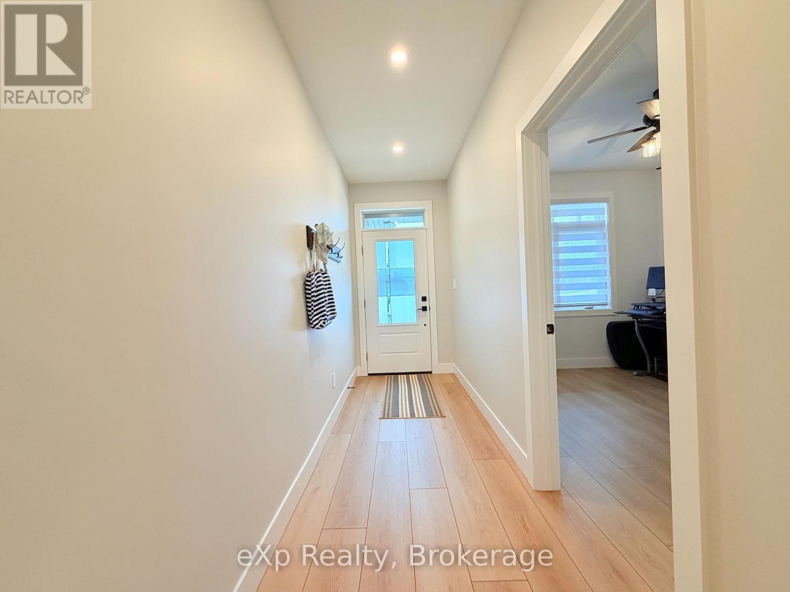 108 Irishwood Lane, Brockton, Ontario  N0G 2V0 - Photo 4 - X12876948