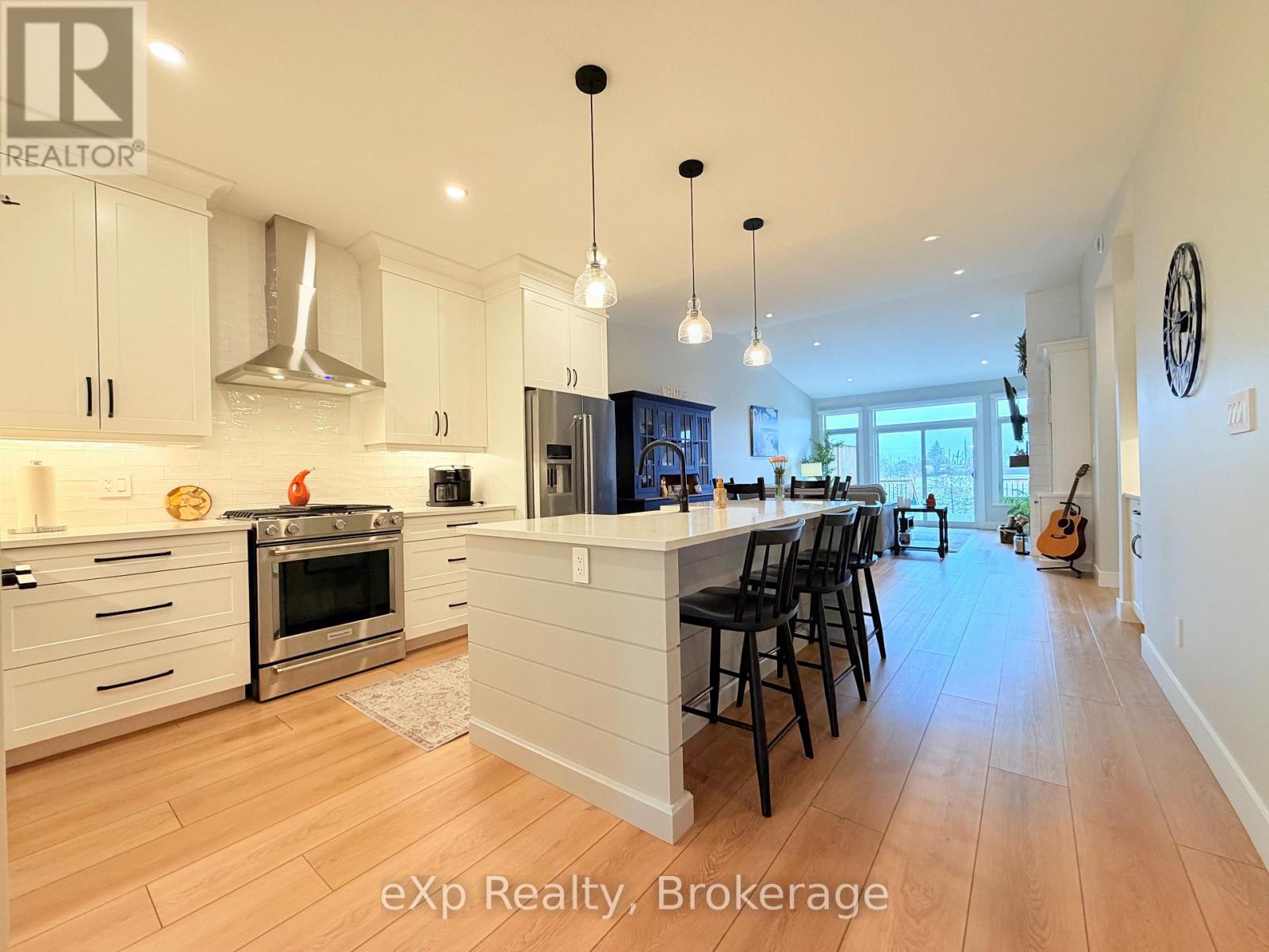 108 Irishwood Lane, Brockton, Ontario  N0G 2V0 - Photo 6 - X12876948