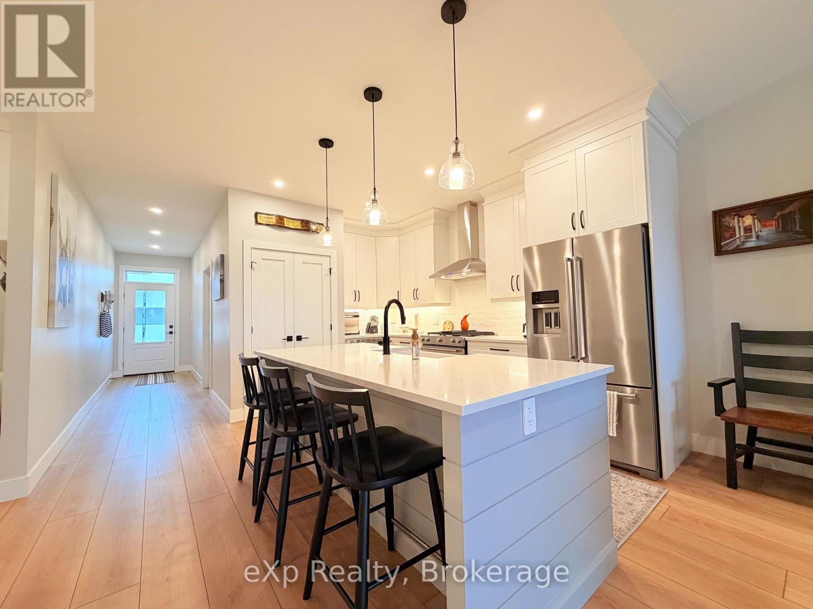 108 Irishwood Lane, Brockton, Ontario  N0G 2V0 - Photo 7 - X12876948