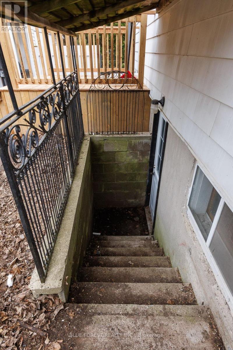 1877 Royal Crescent, London East (East H), Ontario  N5W 2A9 - Photo 37 - X12870884