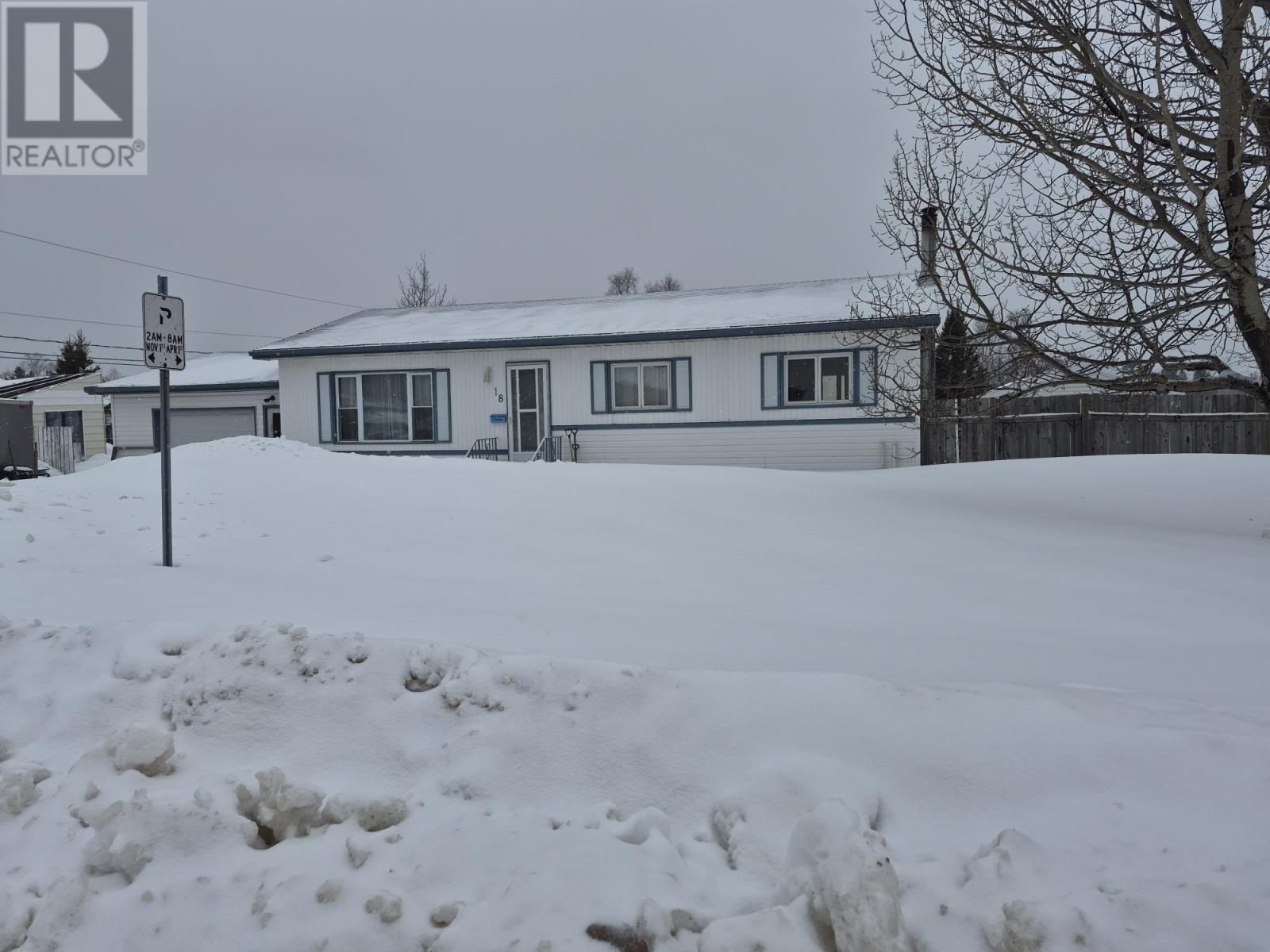 18 Lloyd Irwin Street, Marathon, Ontario  P0T 2E0 - Photo 3 - TB2600423