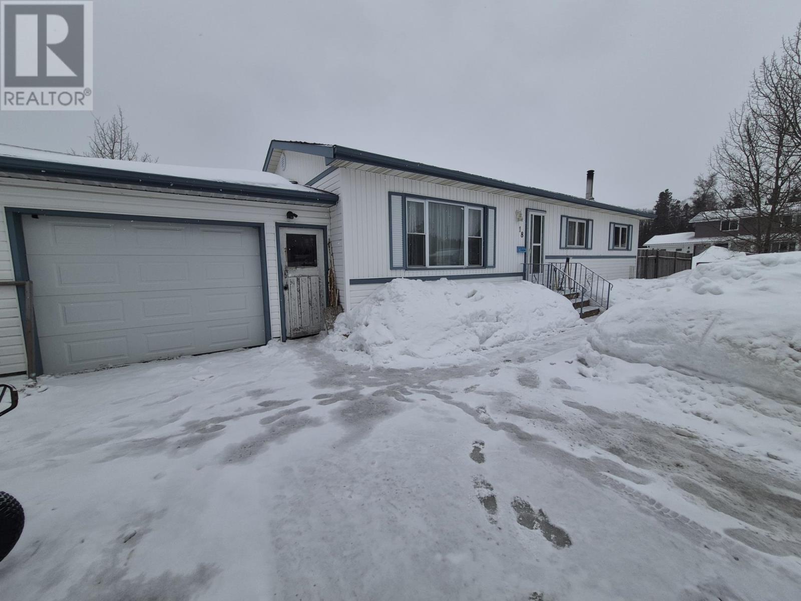 18 Lloyd Irwin Street, Marathon, Ontario  P0T 2E0 - Photo 4 - TB2600423