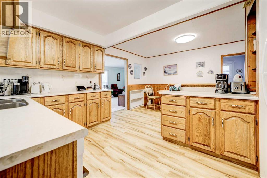 1152 Morden Avenue, Pincher Creek, Alberta  T0K 1W0 - Photo 3 - A2278564