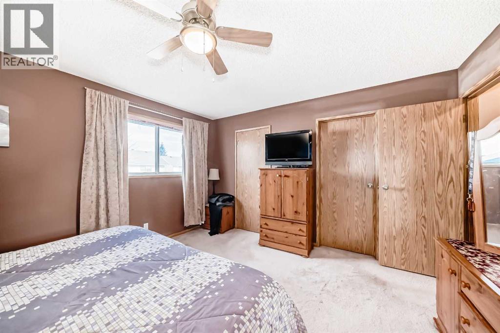 329 Martinwood Place Ne, Calgary, Alberta  T3J 3H7 - Photo 19 - A2285894