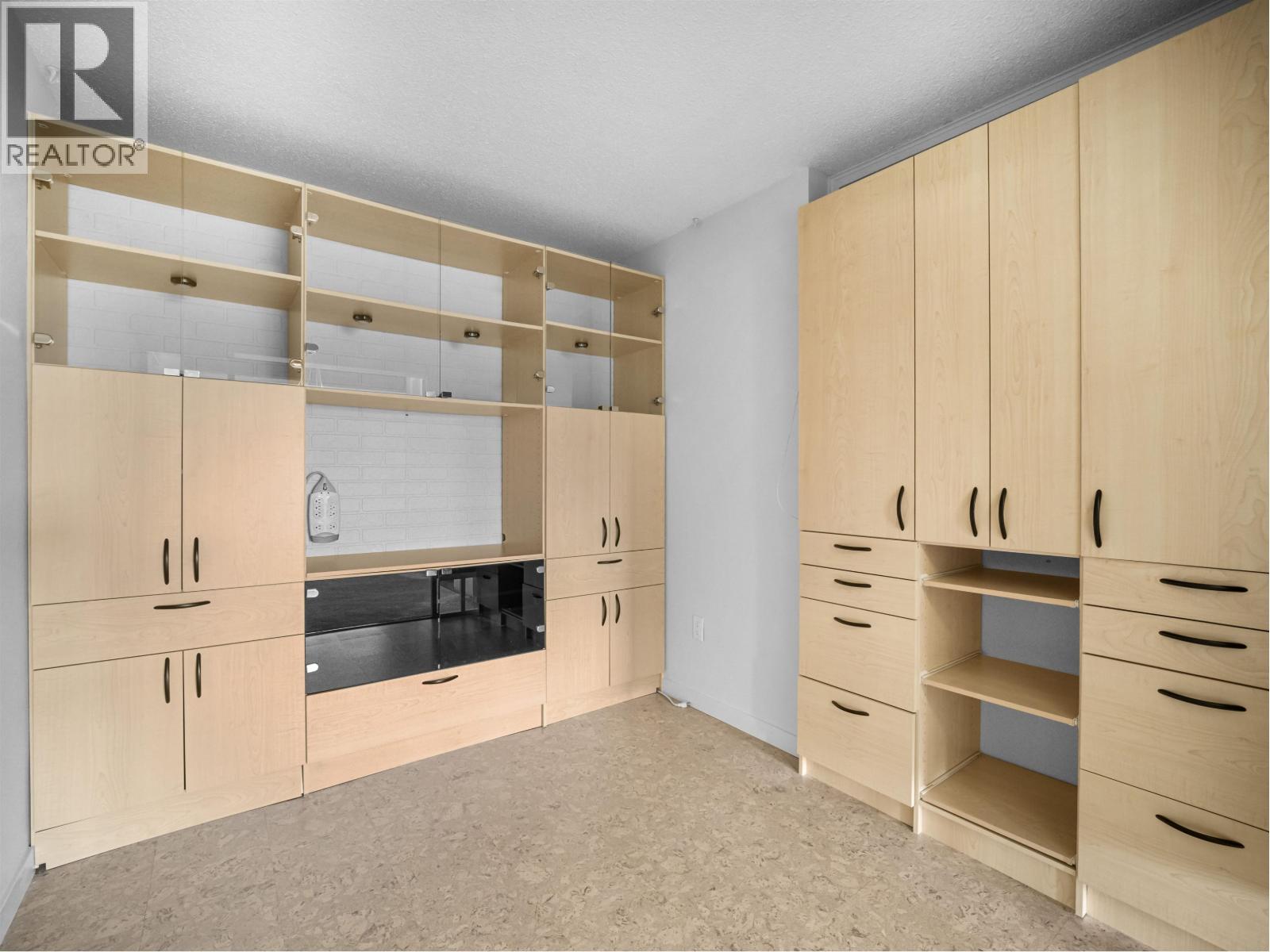 301 134 W 20th Street, North Vancouver, British Columbia  V7M 1Y4 - Photo 8 - R3099231