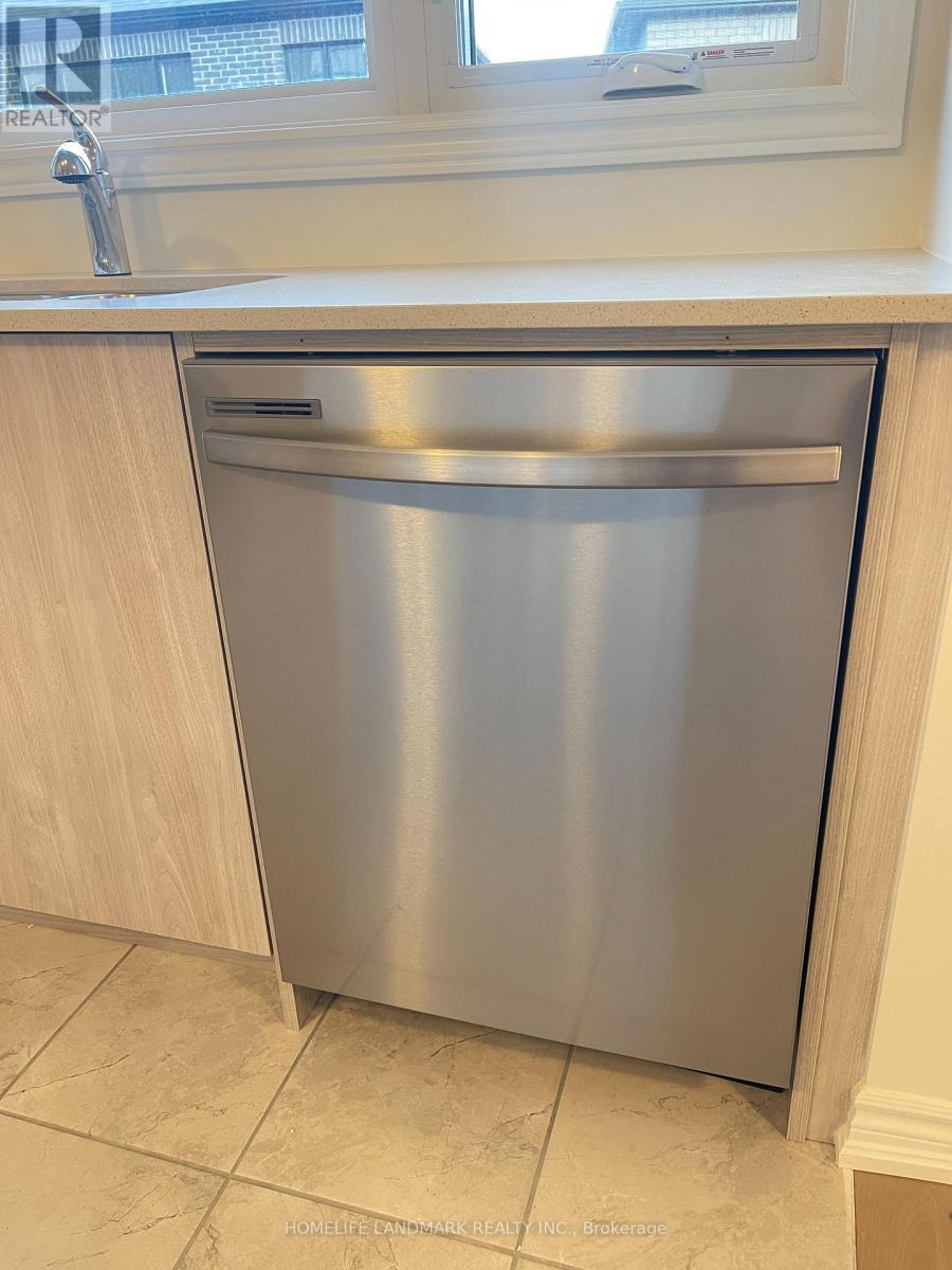 1017 Pisces Trail, Pickering, Ontario  L1X 0P7 - Photo 16 - E12877122